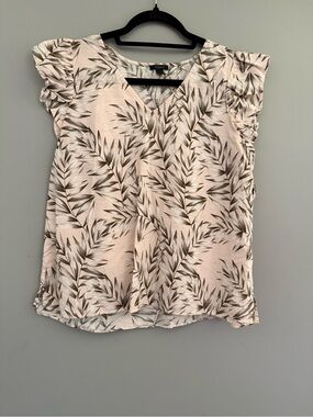 Ann Taylor Factory Blush Leaf-Print V-Neck Top